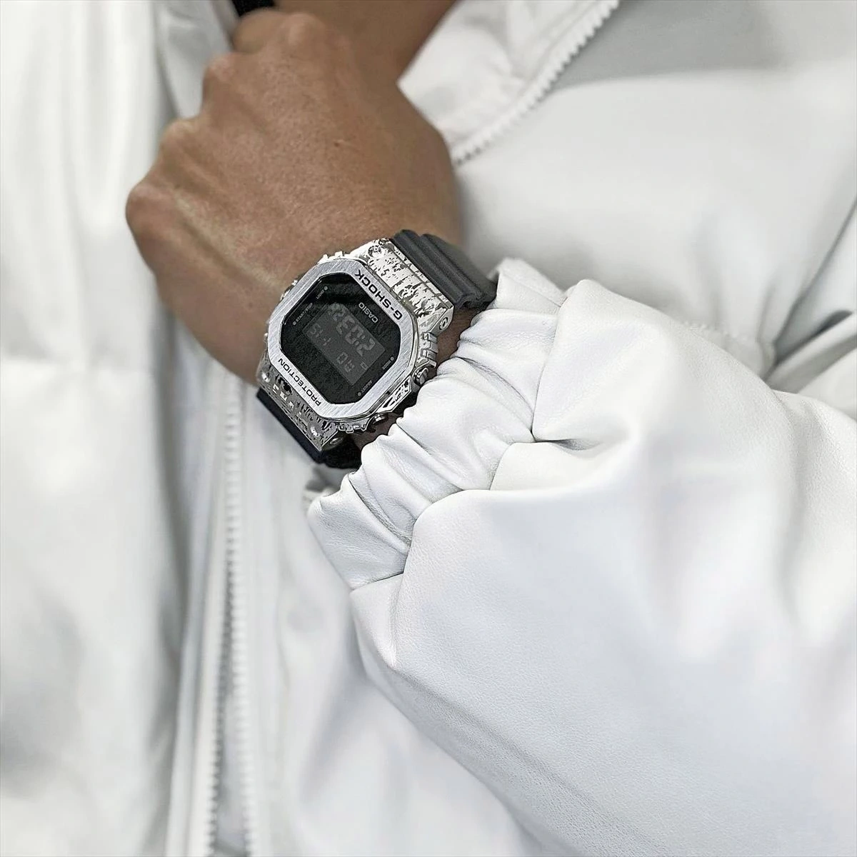ساعت مچی مردانه کاسیو جی شاک مدل Casio G-SHOCK GM-5600GC-1 - Image 3